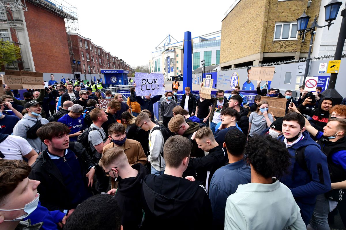 Chelsea fans stamford bridge