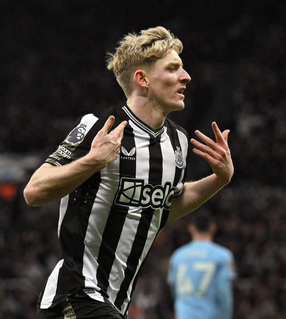 Anthony Gordon with Newcastle