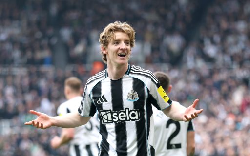 Anthony Gordon of Newcastle United celebrates scoring