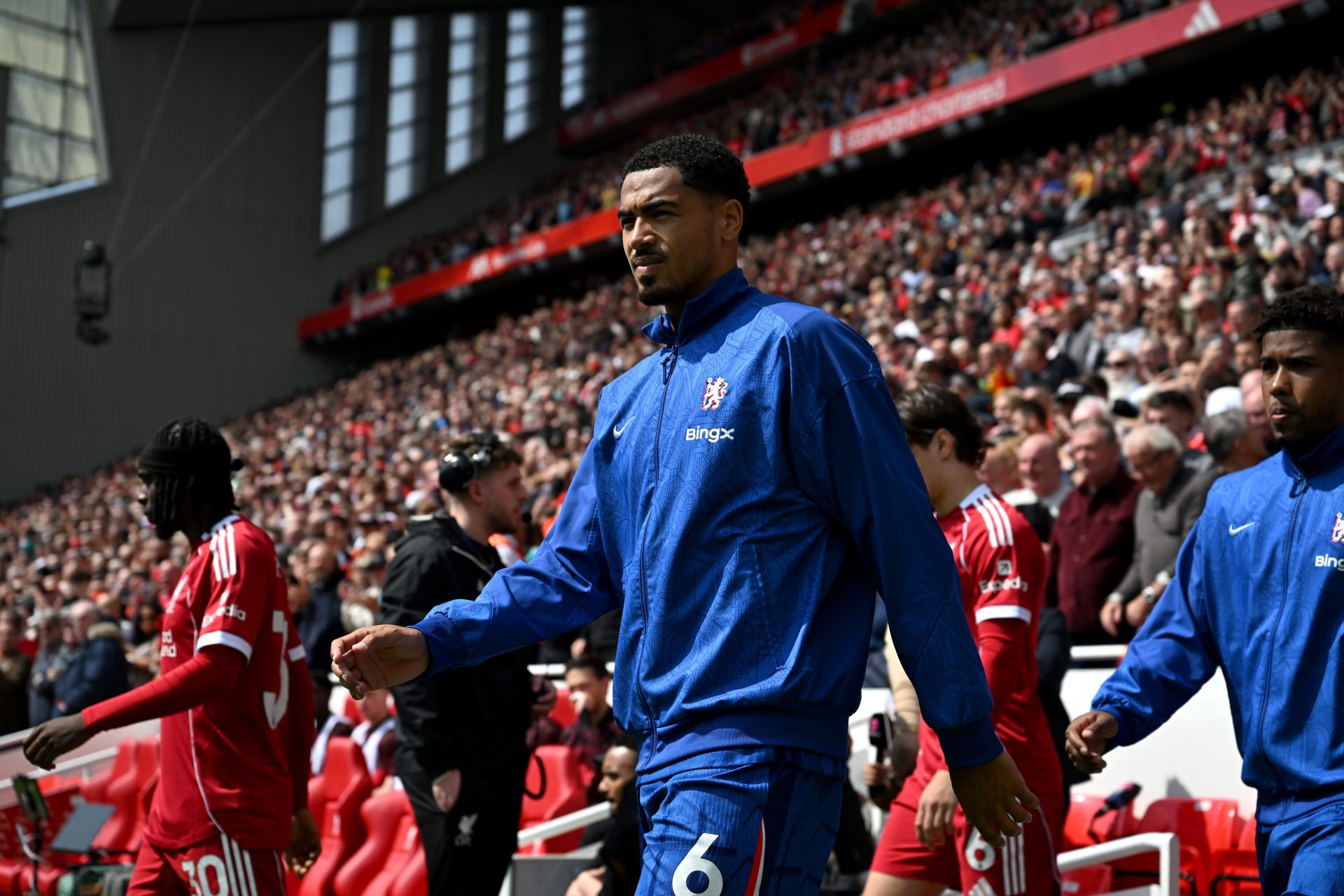 Levi Colwill Chelsea enters the pitch