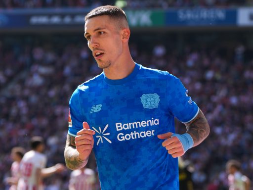Grimaldo playing for Bayer Leverkusen.