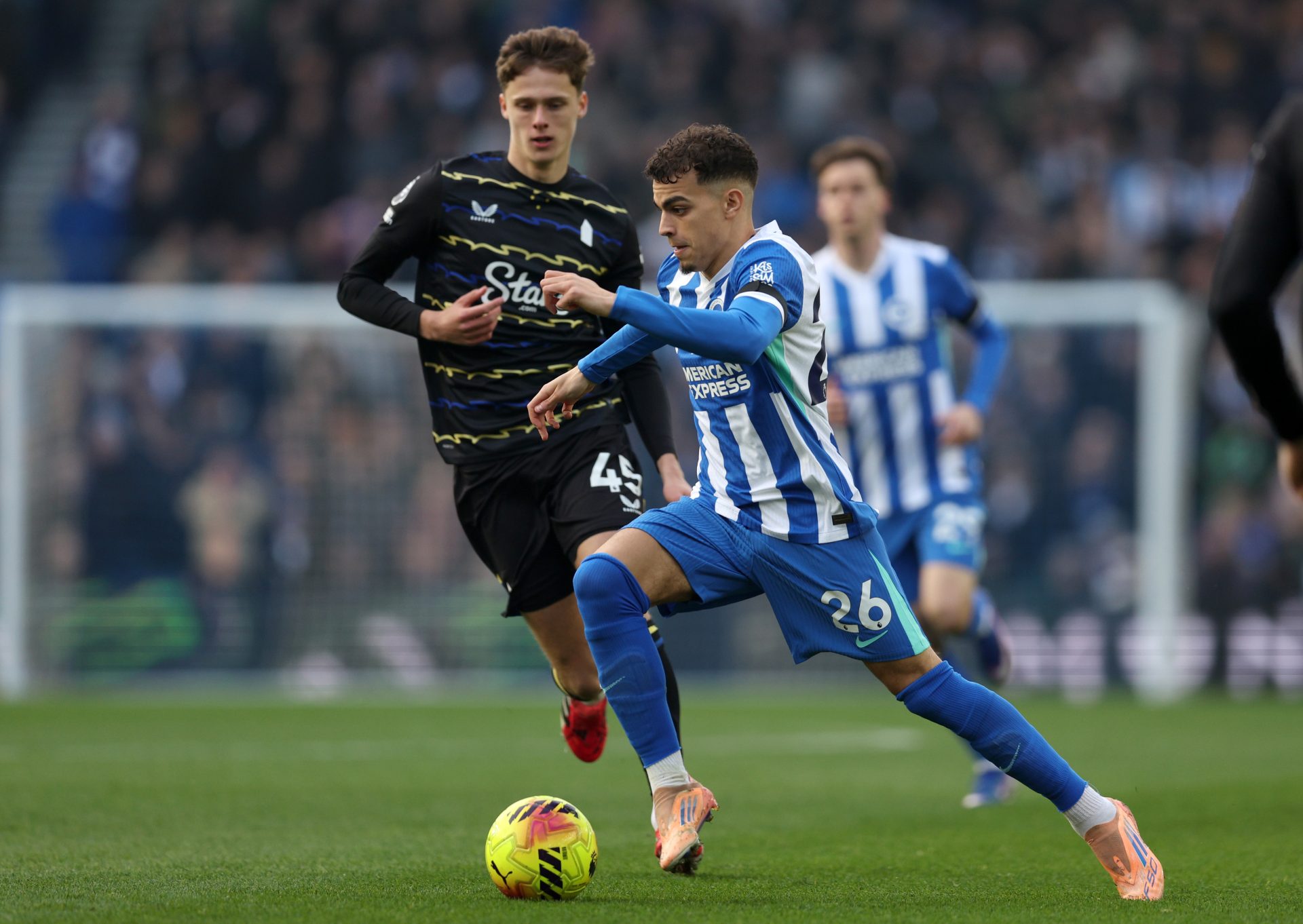 Yasin Ayari playing for Brighton.