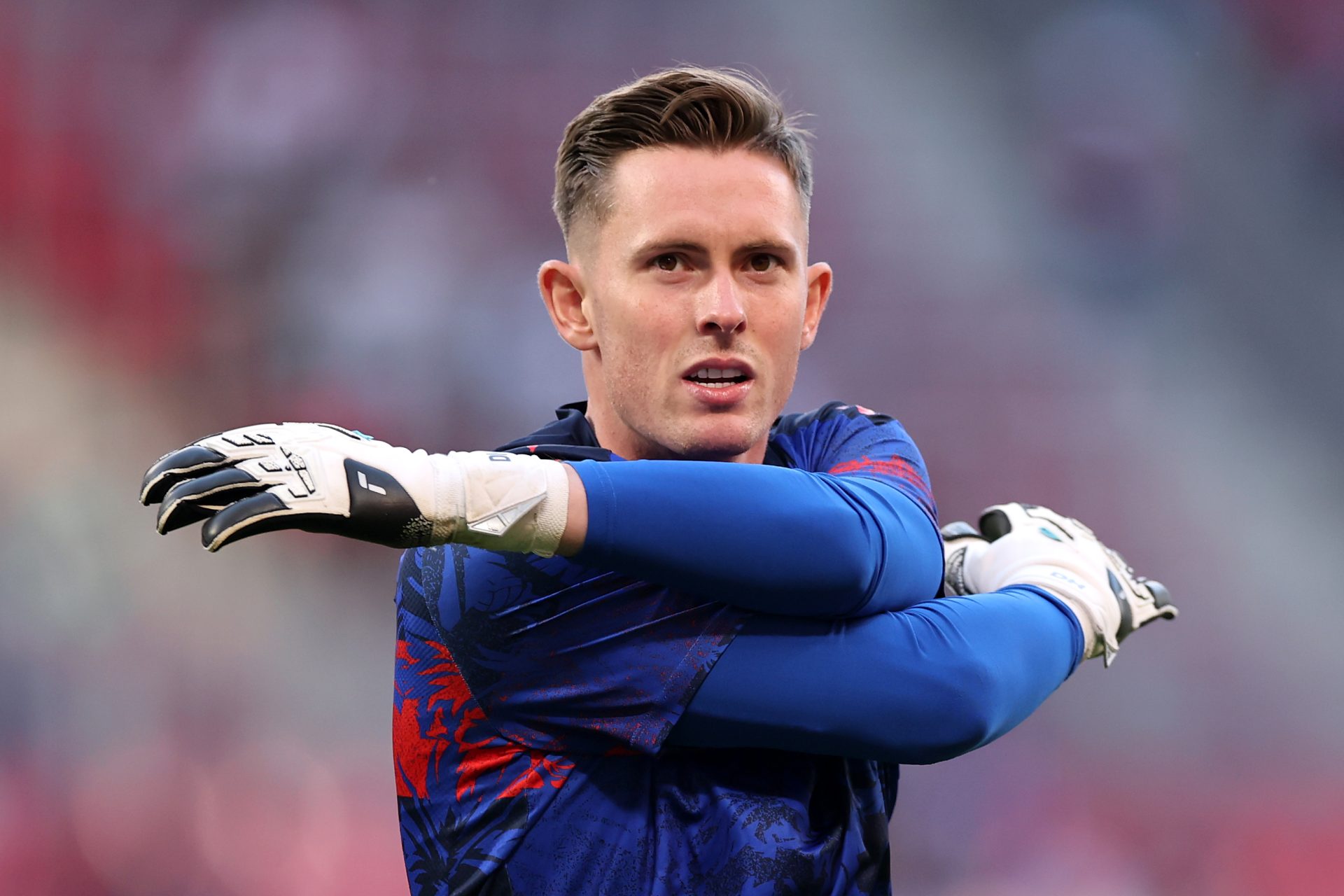 Dean Henderson of Crystal Palace looks on