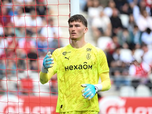 Ewen Jaouen playing for Stade Reims