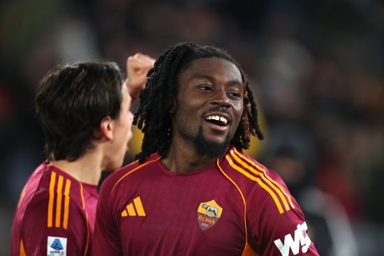 Manu Kone with his teammates of AS Roma