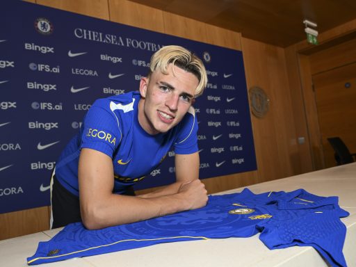 Jesse Derry of Chelsea signs a new contract