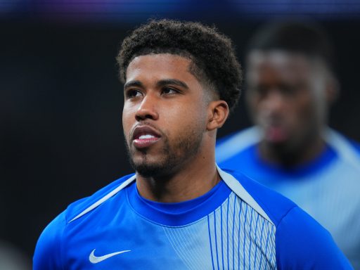 Andrey Santos of Chelsea warms up
