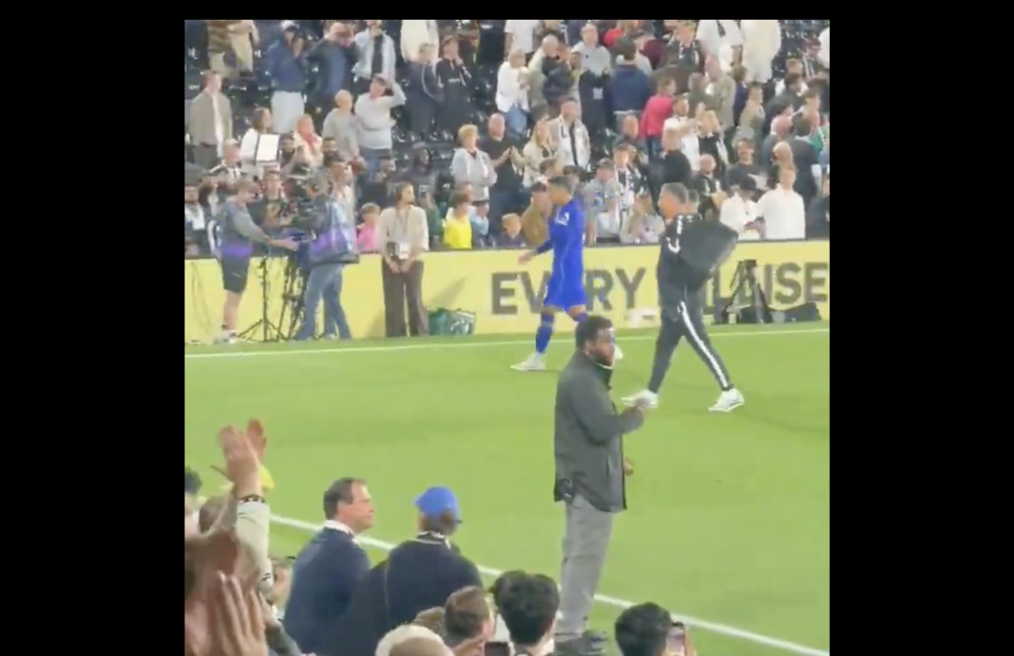 Enzo Fernandez walks off