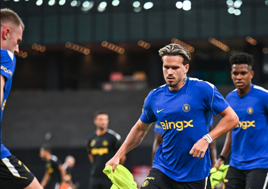 Mykhailo Mudryk trains in his first session back at Chelsea