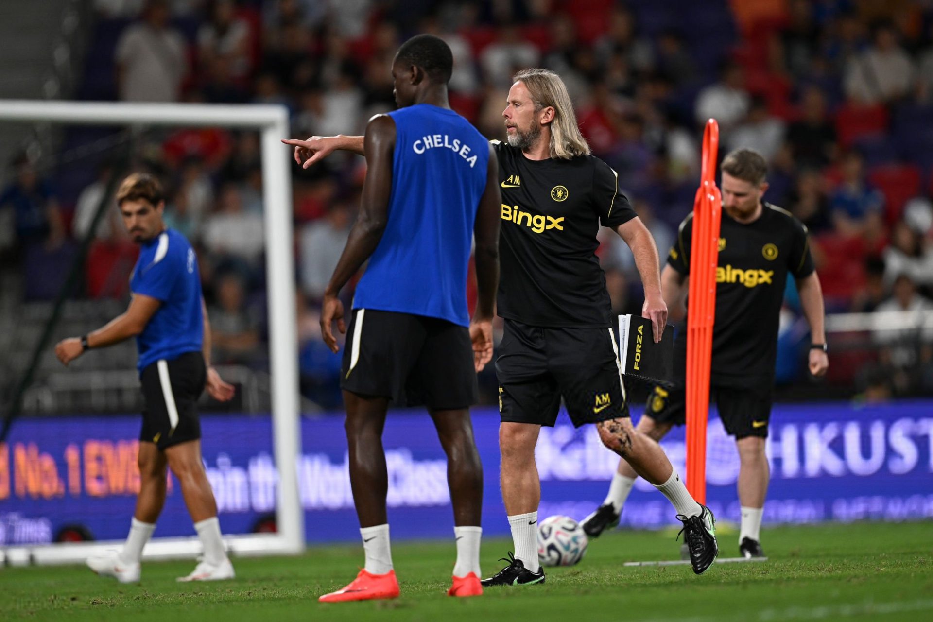 Austin Macphee co-ordinates set piece drills.