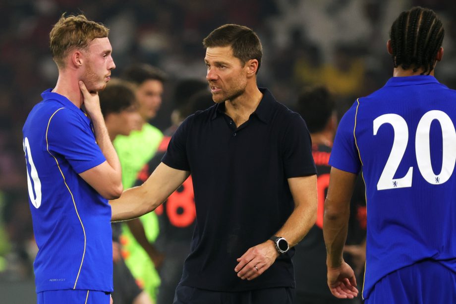 Manager Xabi Alonso of Chelsea FC speaks with Cole Palmer during the pre-season friendly between Chelsea FC and AC Milan at Gelora Bung Karno Stadium on August 08, 2026 in Jakarta, Indonesia.