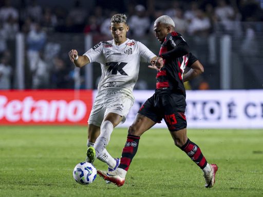 Deivid Washington of Santos competes for the ball with Wesley of Flamengo