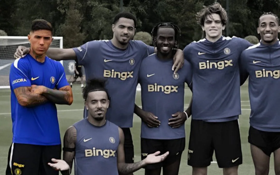 Enzo Fernandez looks grumpy