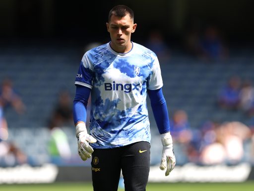 Gabriel Slonina of Chelsea warms up